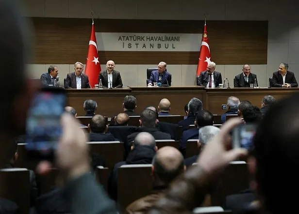 Atatürk Havalimanı'nda sürpriz buluşma! Başkan Erdoğan minibüs odaları başkanları ve şoförler ile buluştu-5