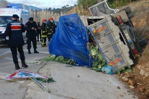 Kütahya'nın Gediz ilçesinde feci kaza: 1 ölü, 1 yaralı