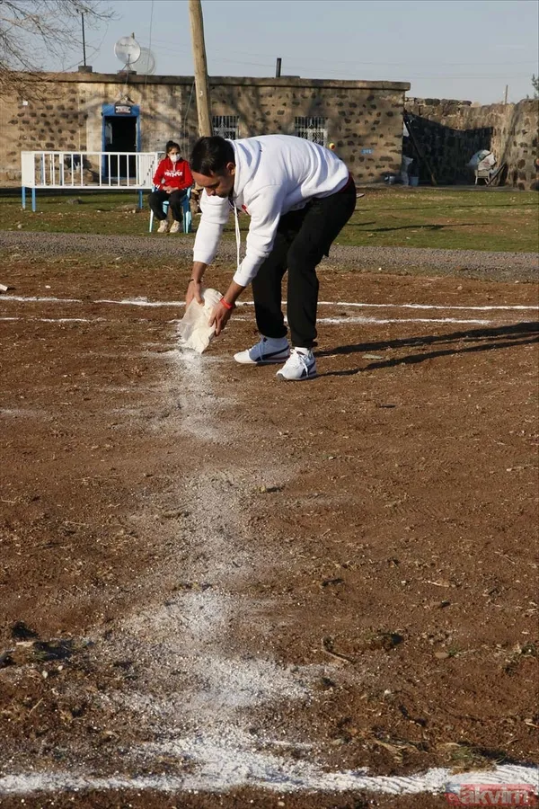 Koronavirüs salgınında köyden dışarı çıkamayan Şanlıurfa Viranşehirliler kendilerini tenise verdi - 12