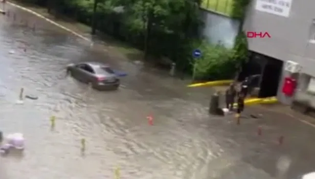 Son dakika hava durumu istanbul! Şiddetli yağmur: Yenibosna'da su baskını