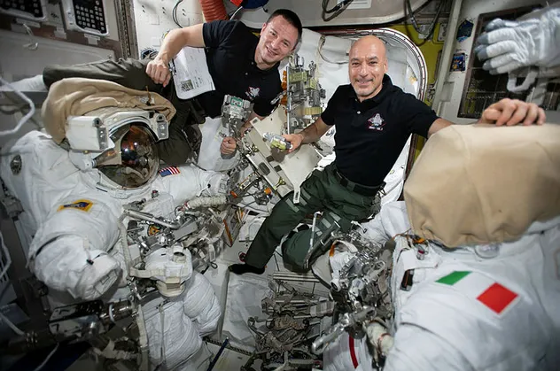 NASA dünyaya duyurdu: 2 astronot şimdiye kadarki en karmaşık uzay görevine başladı