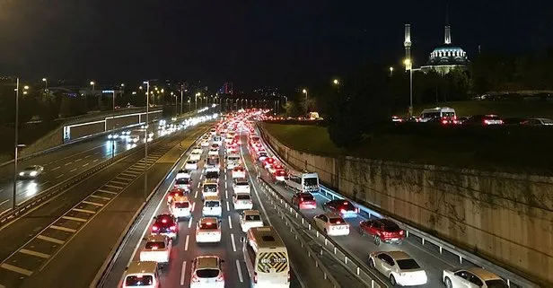 Kısıtlama sonrası 15 Temmuz Şehitler Köprüsü’nde trafik yoğunluğu