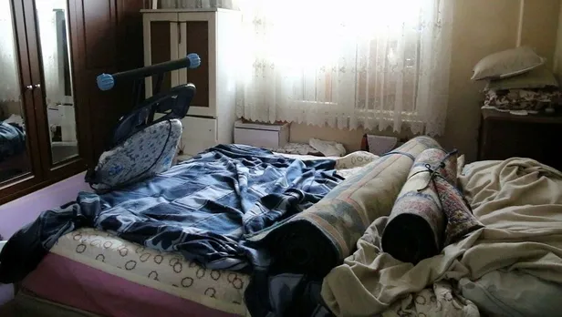 Kötü kokular üzerine içeri girdiler gördükleri manzara şoke etti! İki gün temizlik 7 kamyon çöp-5