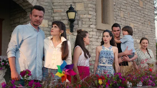 atvnin-merakla-beklenen-dizisi-uvey-annenin-afisi-yayinlandi-1686327598007.jpg ATV’nin merakla beklenen dizisi Üvey Anne’nin afişi yayınlandı!-3