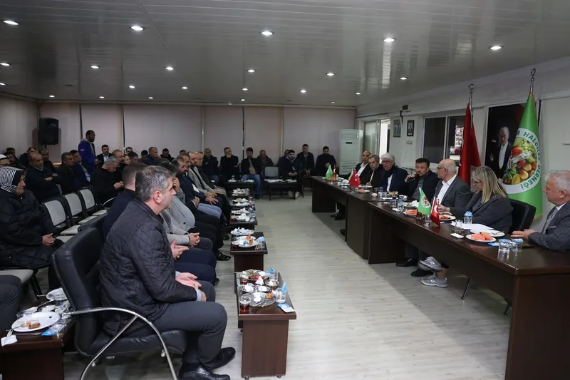 Son dakika: Cumhur İttifakı'nın İzmir adayı Hamza Dağ esnafla sahur yaptı: En geç bir sene içinde en iyi hale getireceğiz-4