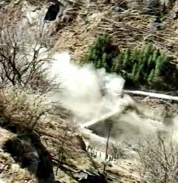 son-dakika-hindistanda-sel-felaketi-olu-sayisi-yukseliyor-1612765870644.jpg SON DAKİKA: Hindistan'da sel felaketi: Ölü sayısı yükseliyor-7