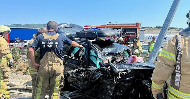 Sancaktepe'de feci kaza! Lastiği patlayan TIR cipe çarptı: Anne ve çocuğu hayatını kaybetti