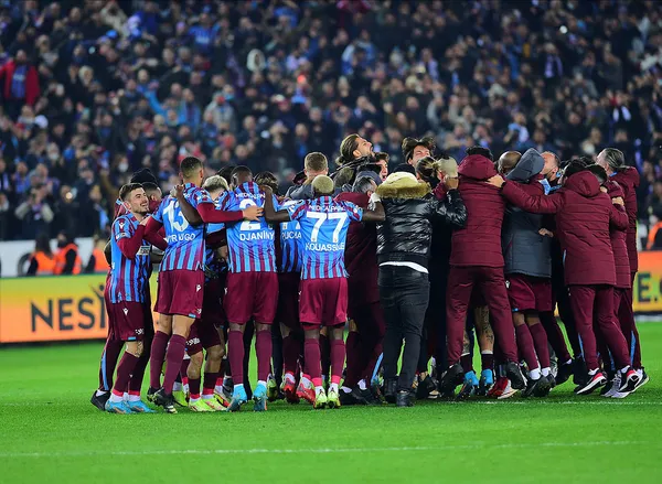 ozel-haber-i-firtina-avrupanin-zirvesinde-trabzonspor-psg-ve-real-madrid-gibi-devleri-geride-birakti-1645448529581.jpg Özel Haber I Fırtına Avrupa'nın zirvesinde! Trabzonspor, PSG ve Real Madrid gibi devleri geride bıraktı-3