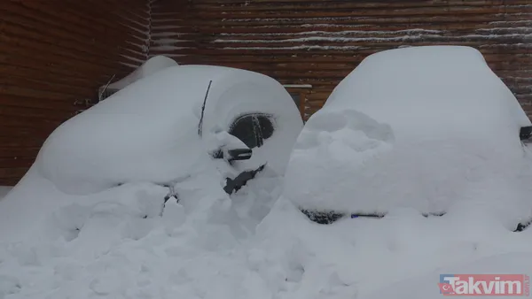 Uludağ'da araçlar kar altında kayboldu! Sürücüler jandarmadan yardım istedi - 8