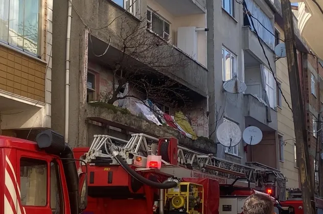 İstanbul Bağcılar'da 3 katlı binada yangın! Acı haber geldi