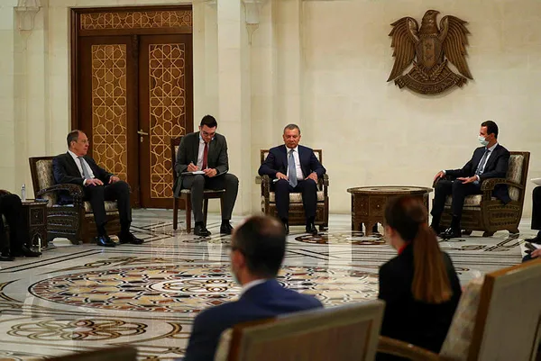 rusya-disisleri-bakani-lavrov-8-yil-sonra-ilk-kez-samda-esad-el-pence-divan-karsiladi-1599480920251.jpg Rusya Dışişleri Bakanı Lavrov 8 yıl sonra ilk kez Şam'da! Esad el pençe divan karşıladı-2