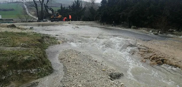 Büyükçekmece'de İSKİ borusu patladı yollar göle döndü!-4