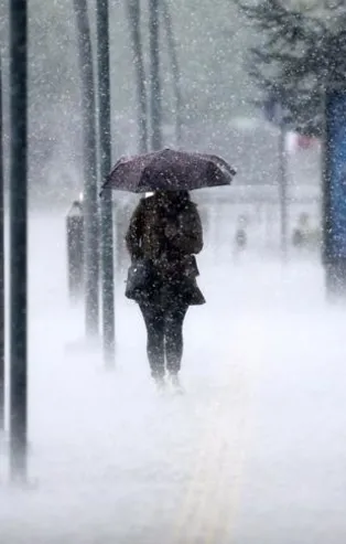HAVA DURUMU | İstanbullular dikkat! Meteoroloji'den flaş kuvvetli yağış uyarısı! Bugün hava nasıl olacak?