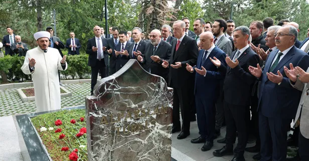 Başkan Erdoğan'dan Türkeş'in kabrine ziyaret!