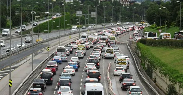 Son dakika: Kısıtlama sonrası İstanbul’da trafik yoğunluğu (İstanbul yol durumu)