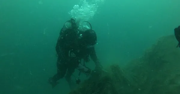 Türkiye'nin en büyük hayalet ağı! Marmara Denizi'nin 30 metre dibinden çıkarıldı