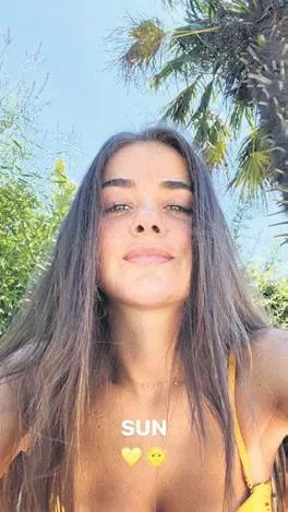 Bensu Soral'dan güneş banyosu