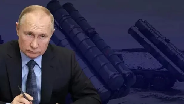 Rus siyasetçi Vladimir Jirinovski'nin cenazesine katılan Putin'in korumasının elindeki "nükleer" çanta dikkat çekti-2