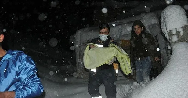 Hakkari’de yoğun tipi ve kar yağışına rağmen 7 aylık Abdurrahim bebek 4 saatlik çalışma sonucu hastaneye kaldırıldı