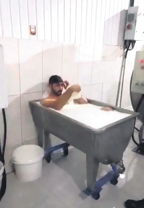 tatli-yiyip-aci-konustu-agabeyini-silahla-katletti-yurttan-haberler-1634947704510.jpeg Tatlı yiyip acı konuştu! Ağabeyini silahla katletti (Yurttan haberler)-4