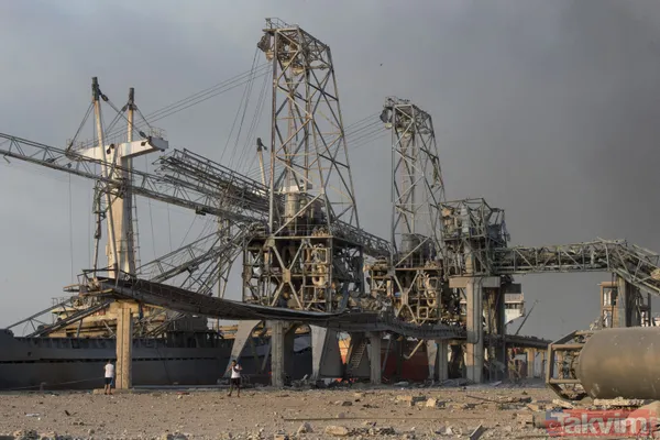 Beyrut'ta şiddetli patlama! Ortalık savaş alanına döndü... - 17