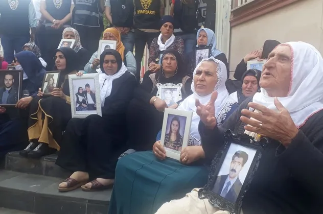 HDP'liler yine acılı ailelere sataştı!
