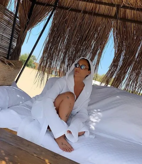 'Zenginlik kötü bir şey' diyen Hülya Avşar'a İzzet Yıldızhan'dan bomba yanıt! Ayvalık'ta ada aldığı iddia edilmişti...-7