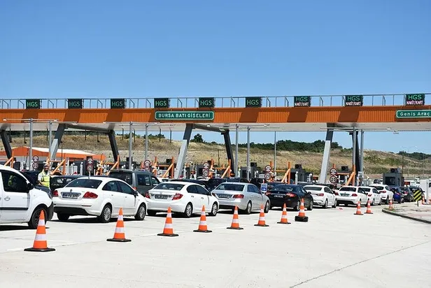 Tatilcilerin dönüş yolculuğu! Anadolu Otoyolu'nun Sakarya geçişinde trafik yoğunluğu yaşanıyor-3