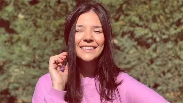 3-gunde-3-kilo-verdiren-gelinlik-diyeti-28lik-tugce-kandemir-bu-formulle-40-bedene-girdi-1716561482990.jpeg 28'lik Tuğçe Kandemir bu formülle 40 bedene girdi! 3 günde 3 kilo verdiren Gelinlik diyeti!-6