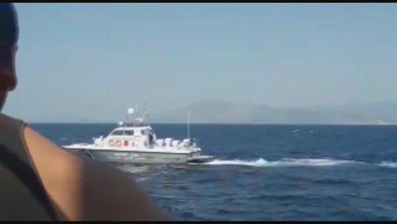 Yunan asker Türk balıkçılara silah çekti - 1