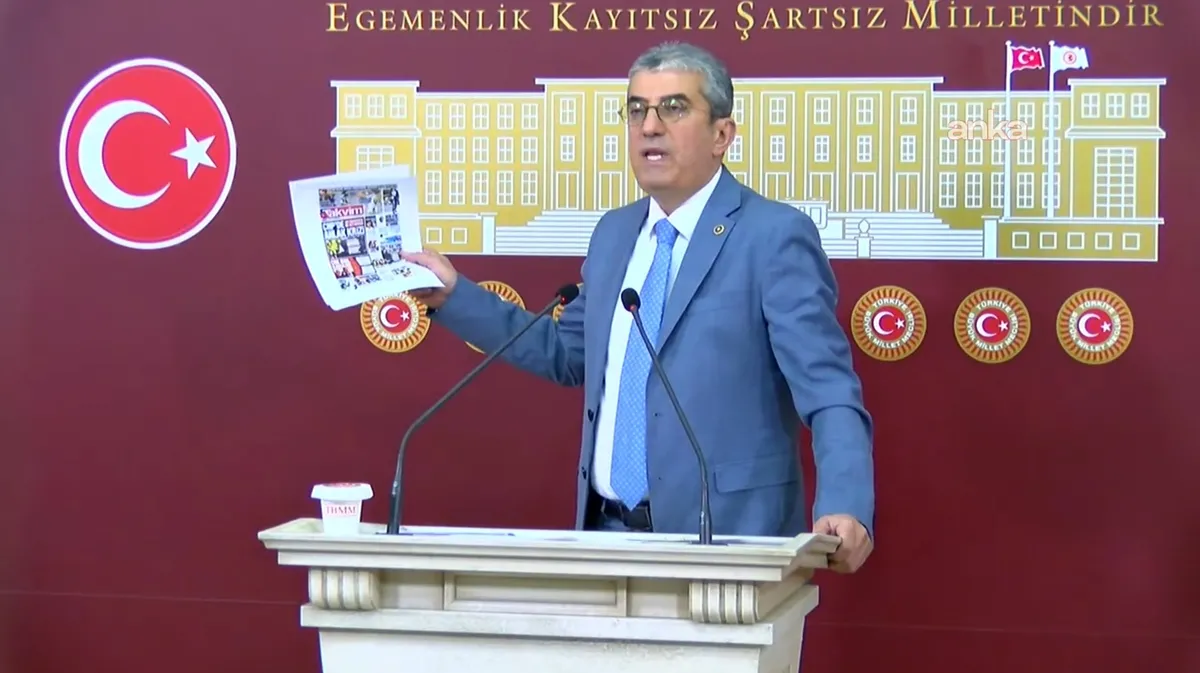 ozkan-yalim-ottu-chp-panikledi-gunaydin-itirafi-iskaladi-takvime-catti-1778767666436.jpg Özkan Yalım öttü CHP panikledi: Günaydın itirafı ıskaladı Takvim'e çattı-3