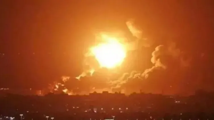 ▶️ ABD ve İngiltere Yemen'i vurdu!