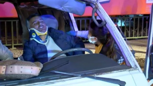 D-100 Karayolu'nda korku dolu anlar! Zincirleme kaza sonrası 2 kişi araç içerisinde sıkıştı-4