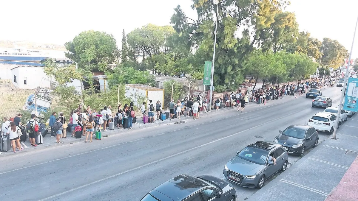 3 günlük tatil için 3 bin kişi Middili kuyruğuna girdi!