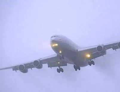 Sis nedeniyle uçak seferleri iptal edildi