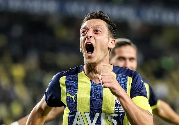 mesut-ozil-resitali-fenerbahce-2-1-giresunspor-mac-sonucu-1632424717257.jpeg