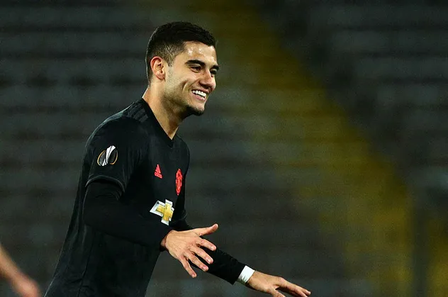 Manchester United'tan Fenerbahçe'ye transfer müjdesi! Yıldız isim satış listesinde
