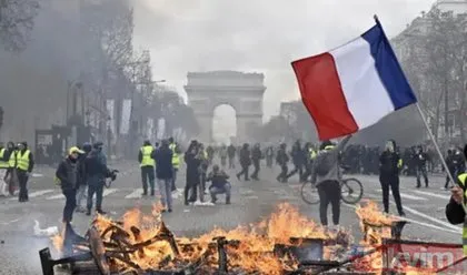 On binlerce Fransız sokağa indi! Enerji krizi tavan yaptı halk Macron’u istifaya çağırdı: AB ve NATO’dan çıkalım