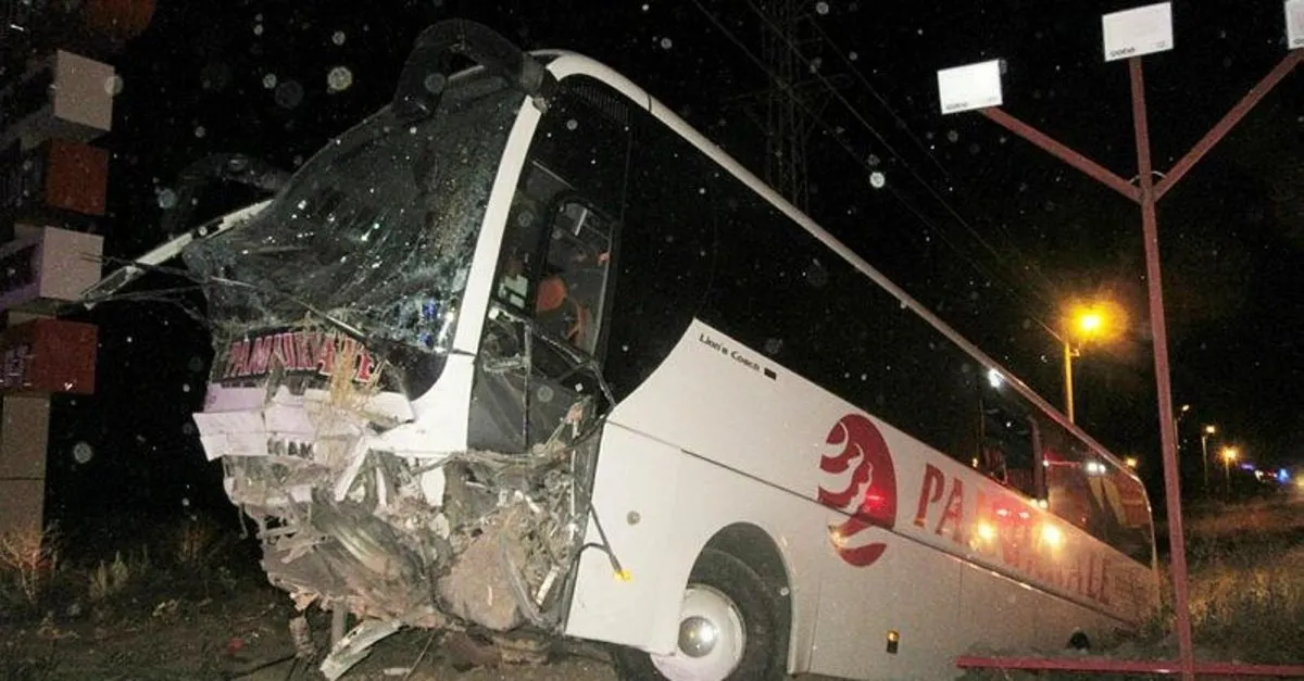 Son Dakika Afyonkarahisar Da Otobus Kazasi Cok Sayida Yarali Var Takvim