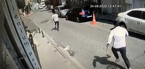 Son dakika: Taksim’de kapkaç dehşeti: Cep telefonuyla konuştuğu sırada alıp kaçtılar!-5