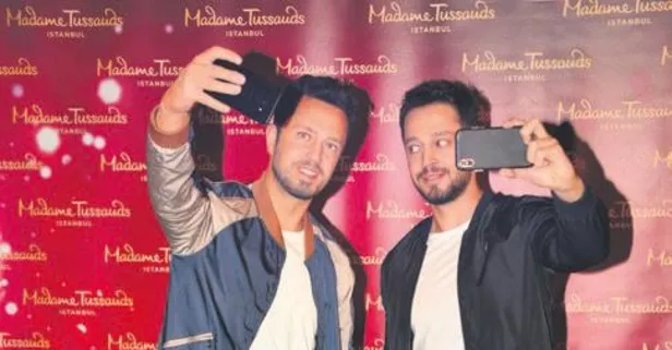 Murat Boz balmumu heykelini görünce şaşkınlık yaşadı