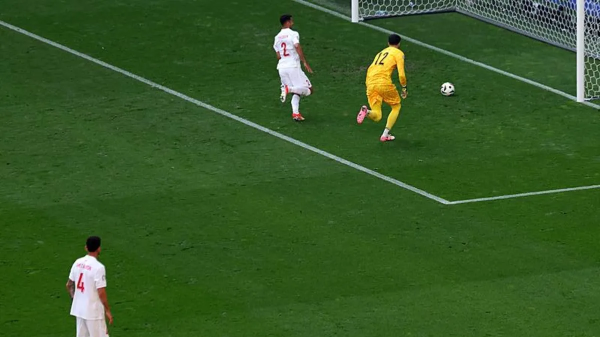 EURO 2024'ün en talihsiz golü! Samet Akaydin'in geri pasında kaleci Altay topu ağlarda gördü