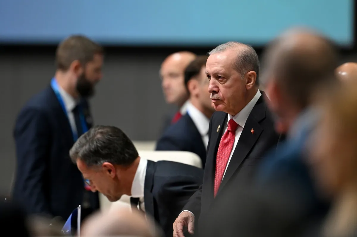 baskan-erdogandan-nato-liderler-zirvesinde-tarihi-aciklamalar-kisitlamalar-kalksin-mesaji-hurmuz-icin-katki-su-1783506047875.jpeg Başkan Erdoğan'dan NATO Liderler Zirvesi'nde tarihi açıklamalar! "Kısıtlamalar kalksın" mesajı: Hürmüz için katkı sunmaya hazırız-2