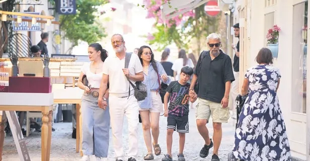 Yıldırım Gücük ve Gökhan Atalay Alaçatı’da alışveriş turunda