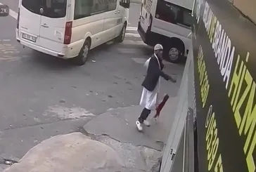 Kağıthane’de Türk bayrağını yere atan şüpheliden akılalmaz savunma! Arada kendimi kaybediyorum