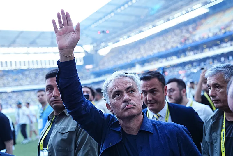 Fenerbahçe'de Jose Mourinho neşteri vuruyor! Yepyeni bir takımla hedef şampiyonluk... İşte istemediği isimler - 7
