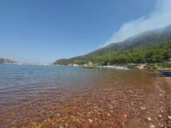 mugla-marmaristeki-yangin-ilerliyor-orhaniye-mahallesindeki-marinada-yatlar-aciga-demirledi-1627990870752.jpg Muğla Marmaris'teki yangın ilerliyor! Orhaniye Mahallesi'ndeki marinada yatlar açığa demirledi-6