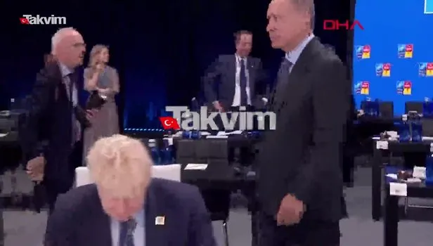 NATO Zirvesine damga vuran görüntü! Cumhurbaşkanı Erdoğan ile Boris Johnson arasındaki diyalog olay oldu! "Merhaba dostum"