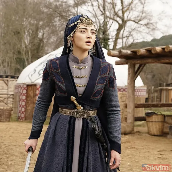 Kuruluş Osman’ın güzeller güzeli Bala Hatun’u Özge Törer’in sokak pozları hayran bıraktı! - 5