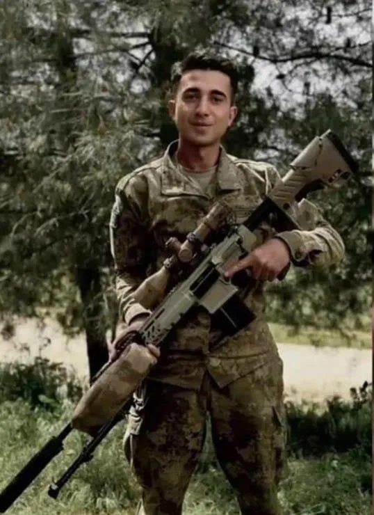 sehit-babasindan-duygulandiran-paylasim-oglum-sehit-oldu-ne-mutlu-bana-1703359747033.jpeg Şehit babasından duygulandıran paylaşım: "Oğlum şehit oldu ne mutlu bana"-2
